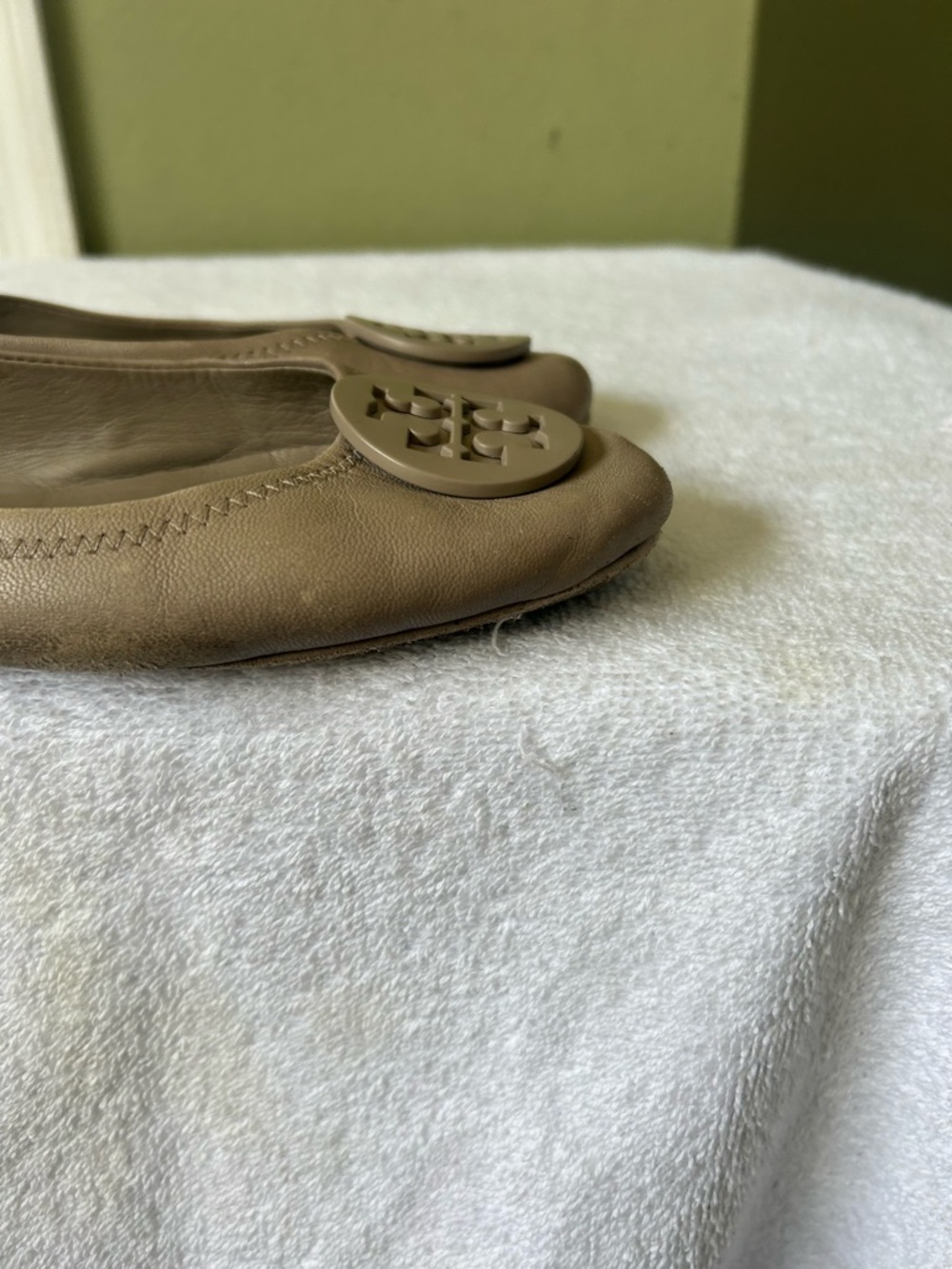 Tory Burch Taupe Leather Logo Medallion Ballet Flats - Picture 6 of 16